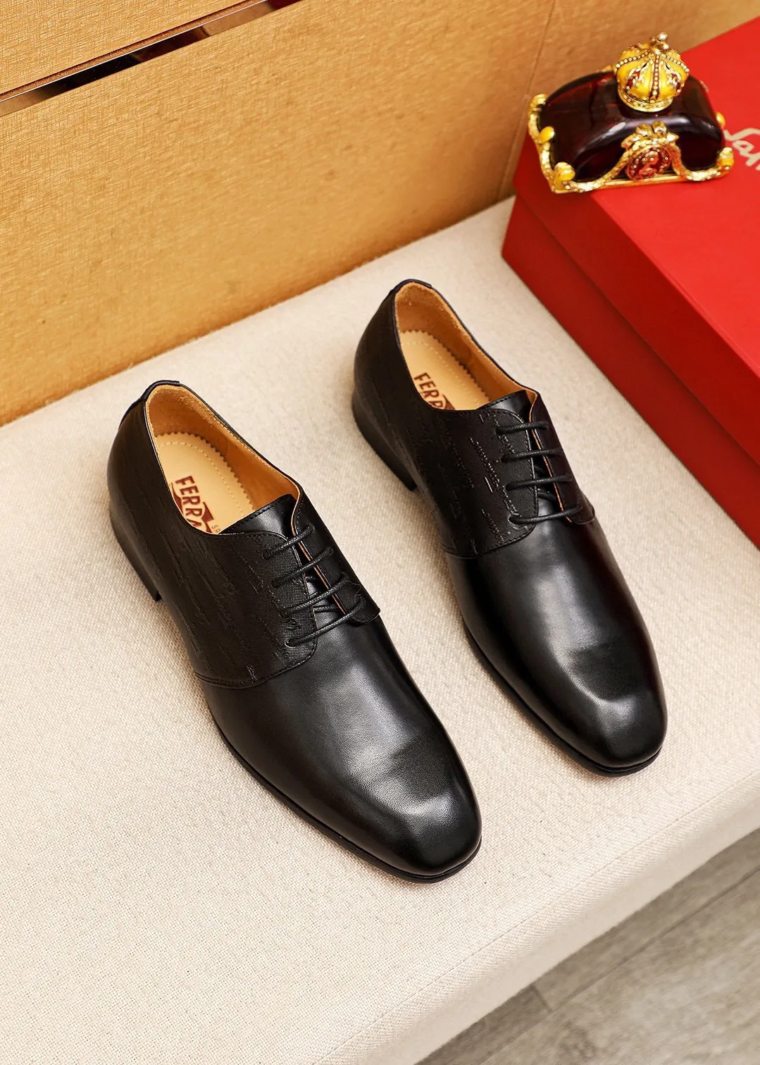 Men's shoes 💰520 💐 Product trademark: Ferragamo "Ferragamo" business leather shoes Regular size: 38-44 (45🉑️customized) Product materials: Selected imported calfskin upper+, imported water-dyed cowhide leather lining. Strong three-dimensional visual effect, combined outsole Color: 2⃣️seed leather materials optional